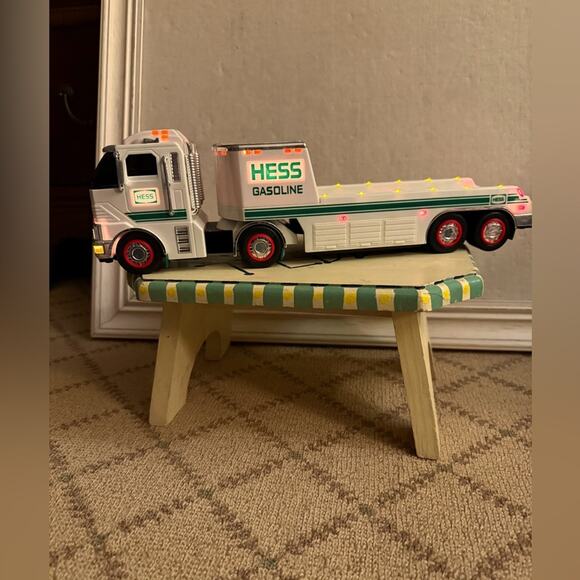 Hess 2006 Flatbed Truck - Picture 2 of 5